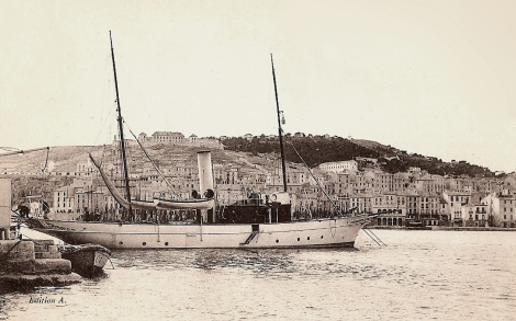 El Saint MIchael III de Julio Verne fondeado en el puerto de Sète en la Provenza francesa.